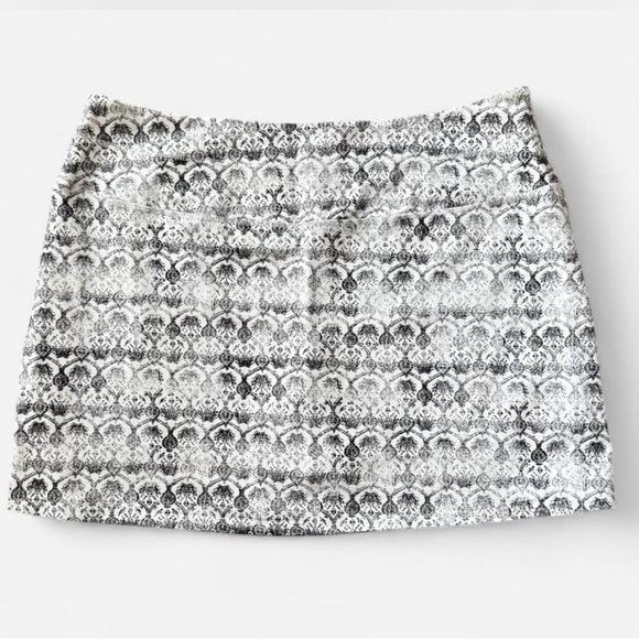 suave Pants - White and Black Skort